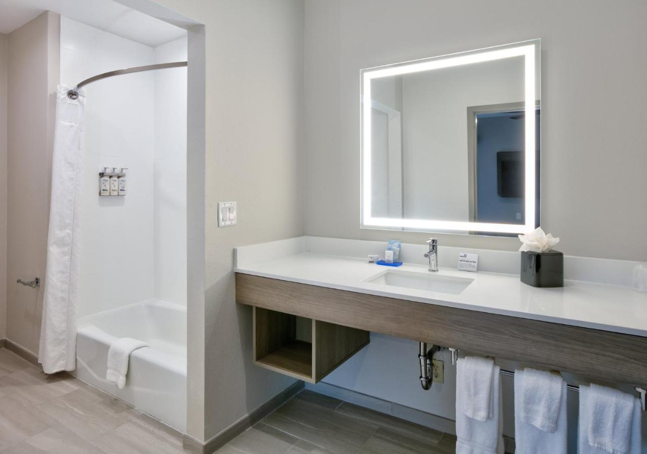 Holiday Inn Express & Suites North Dallas At Preston By Ihg Dış mekan fotoğraf