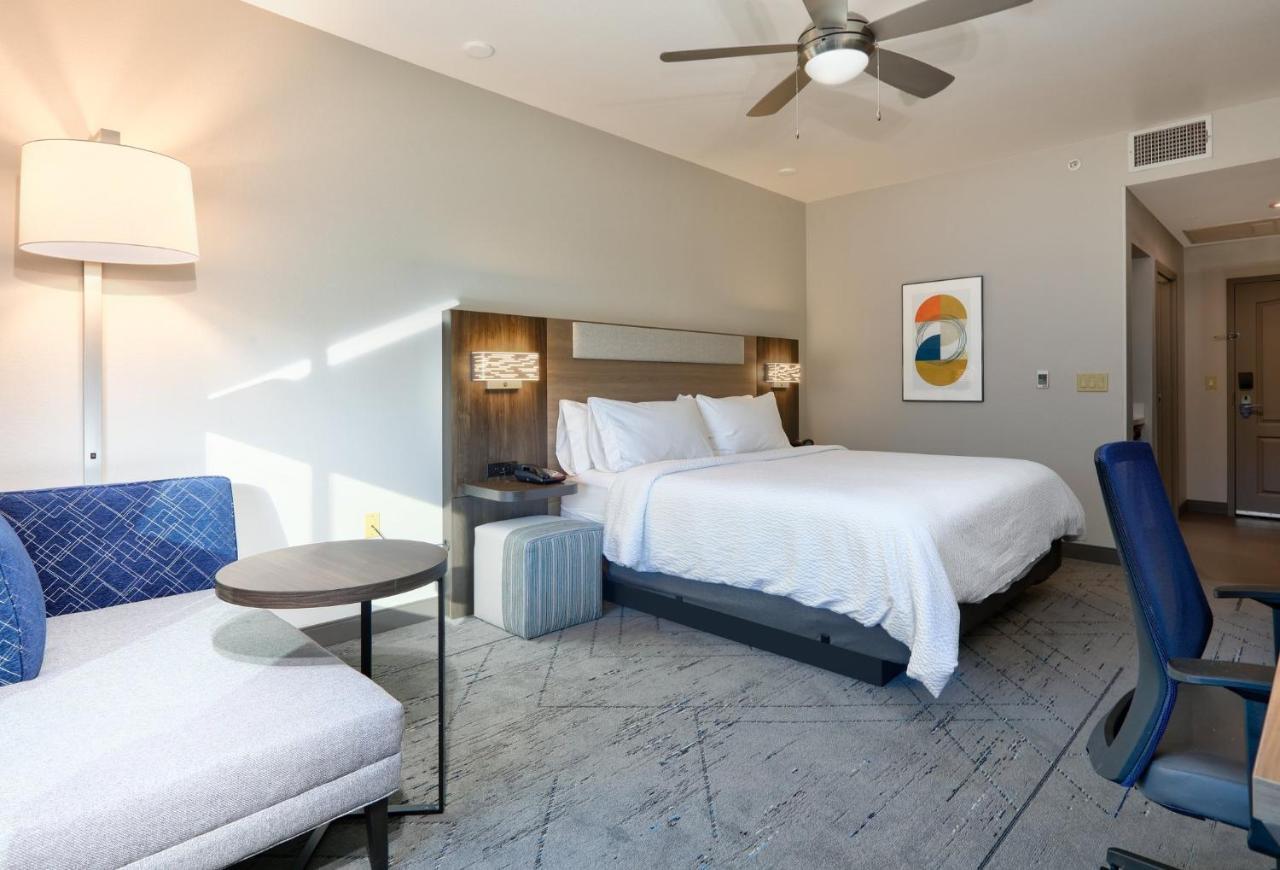 Holiday Inn Express & Suites North Dallas At Preston By Ihg Dış mekan fotoğraf