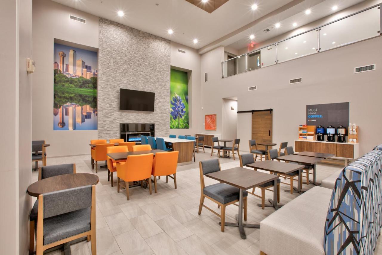 Holiday Inn Express & Suites North Dallas At Preston By Ihg Dış mekan fotoğraf