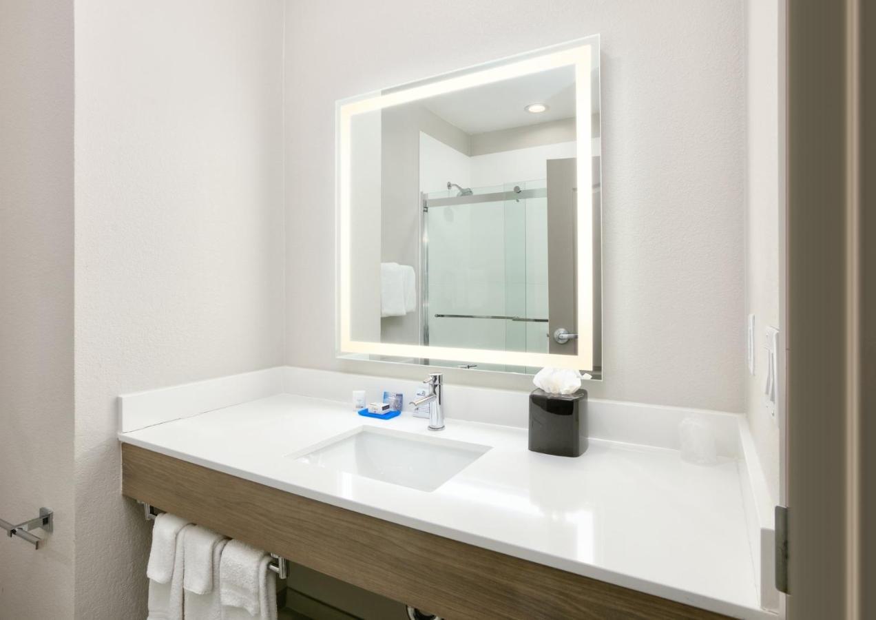 Holiday Inn Express & Suites North Dallas At Preston By Ihg Dış mekan fotoğraf