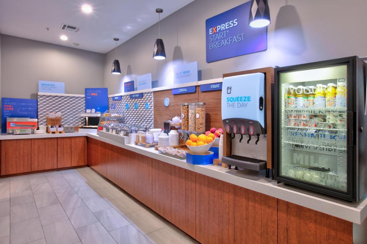 Holiday Inn Express & Suites North Dallas At Preston By Ihg Dış mekan fotoğraf