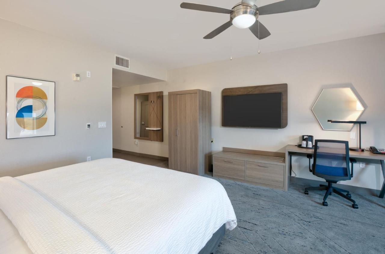 Holiday Inn Express & Suites North Dallas At Preston By Ihg Dış mekan fotoğraf