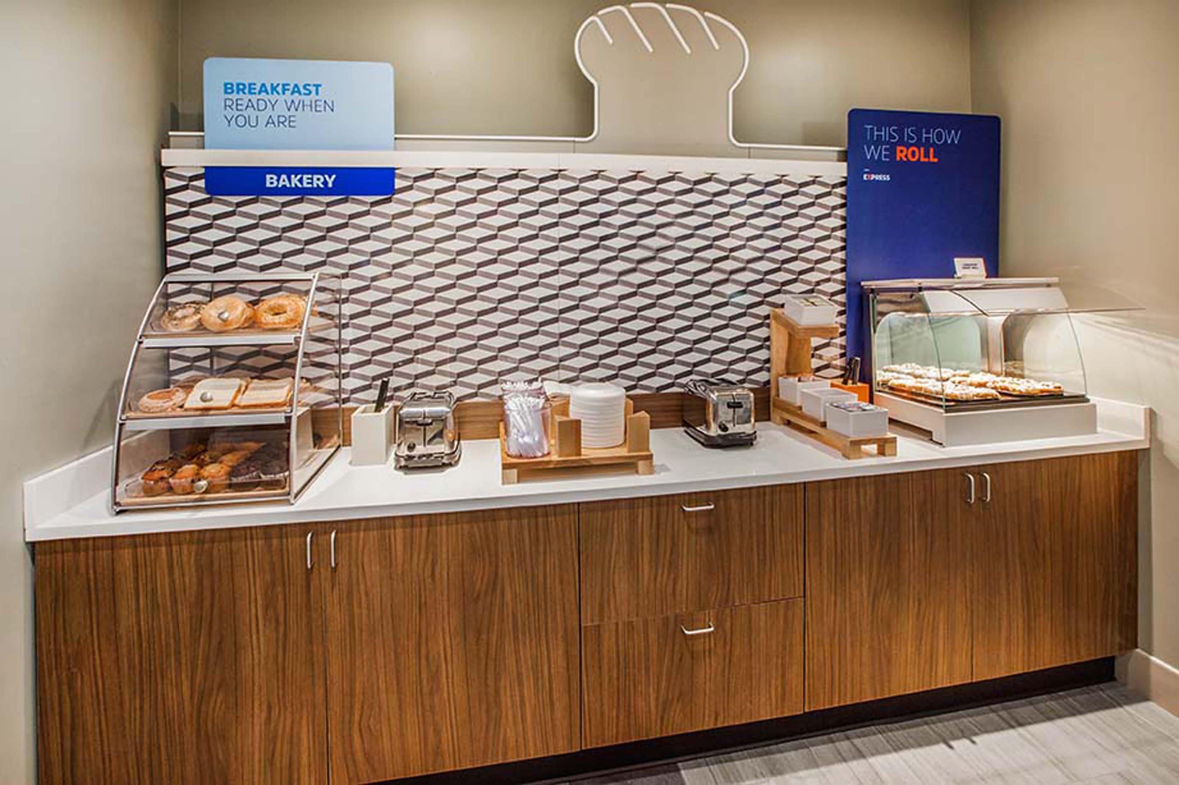 Holiday Inn Express & Suites North Dallas At Preston By Ihg Dış mekan fotoğraf